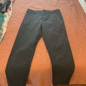 Mens Lululemon commission pants in gray. 31/32